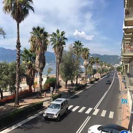 Ferienwohnung La Dimora Delle Sirene Salerno Exterior foto